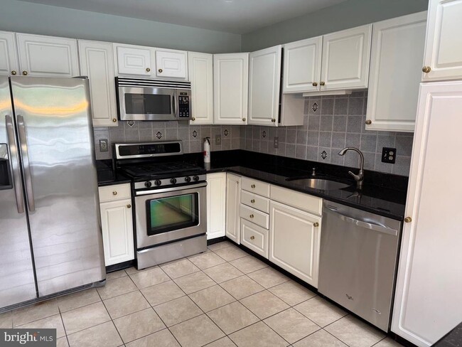 43 Honey Locust Ln in Newtown, PA - Building Photo - Building Photo