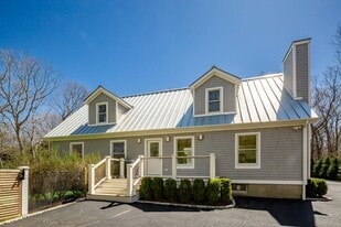 464 Three Mile Harbor Hog Creek Rd in East Hampton, NY - Building Photo
