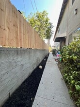 429 W Elk Ave in Glendale, CA - Foto de edificio - Building Photo
