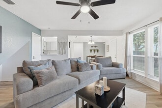 2162 E Arkansas Ln in Arlington, TX - Building Photo - Building Photo