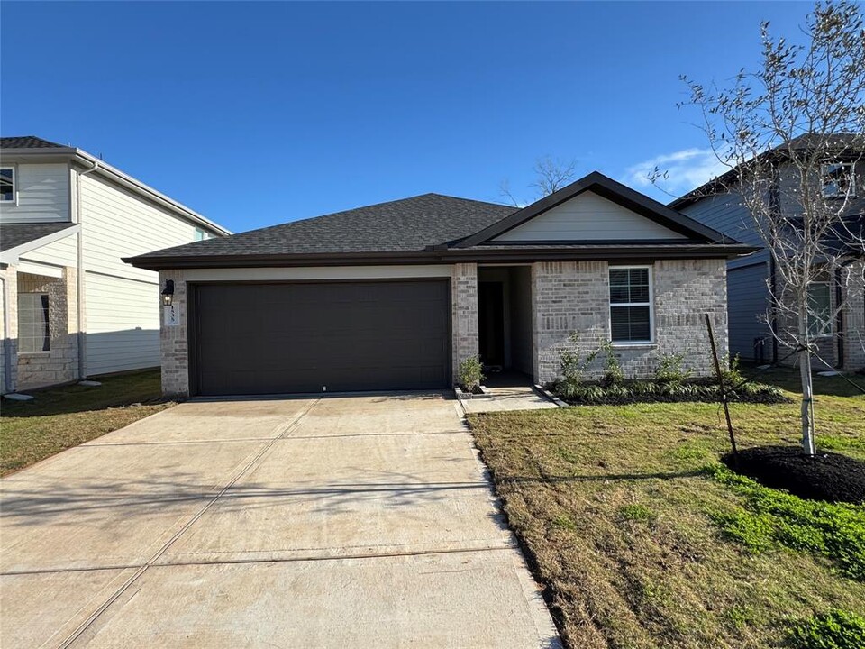 1535 Merulana Ln in Richmond, TX - Foto de edificio