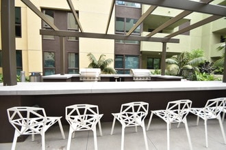 Metropolis Apartments in Irvine, CA - Foto de edificio - Interior Photo