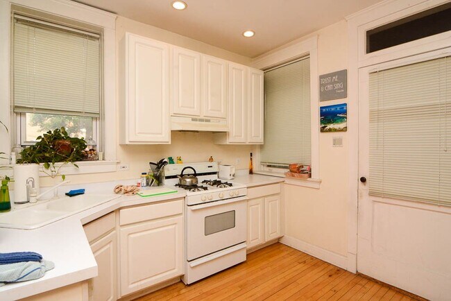 1244 W Rosedale Ave, Unit 3 in Chicago, IL - Foto de edificio - Building Photo