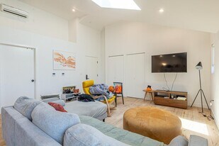 5055 Lincoln Ave in Los Angeles, CA - Building Photo