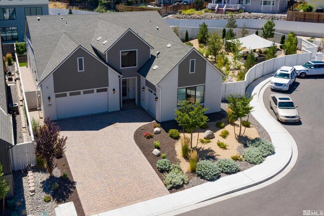 724 W Pleasant Oak Trl in Reno, NV - Building Photo - Building Photo