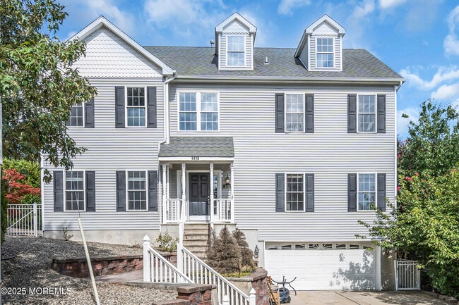 property at 1418 Summit Pl