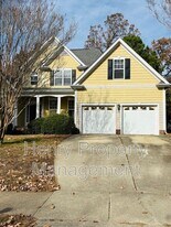404 Acorn Falls Ct in Holly Springs, NC - Building Photo