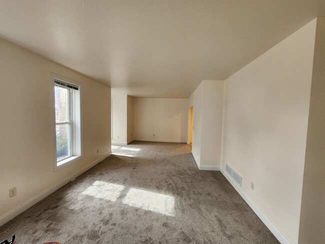 109 S 3rd St E in Fort Atkinson, WI - Foto de edificio - Building Photo