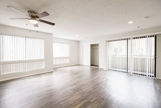 The Vue Apartments in Los Angeles, CA - Foto de edificio - Interior Photo