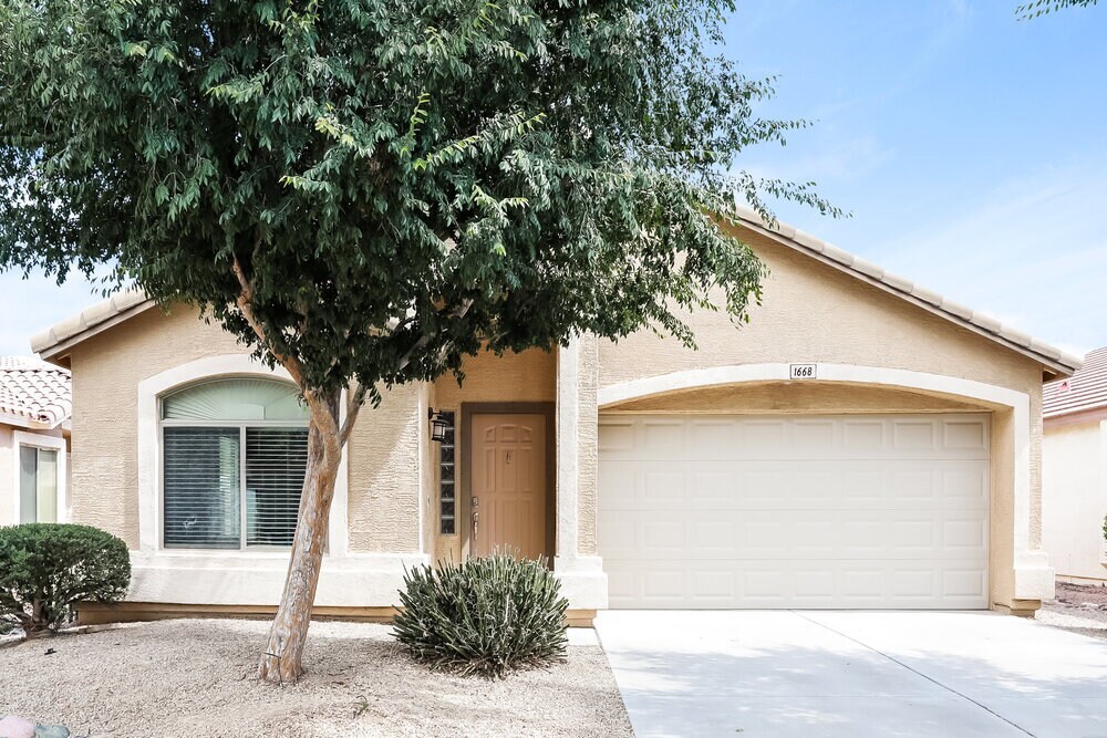 1668 E Kelsi Ave in San Tan Valley, AZ - Building Photo