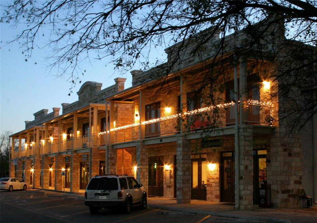 203 Railroad St in Buda, TX - Building Photo