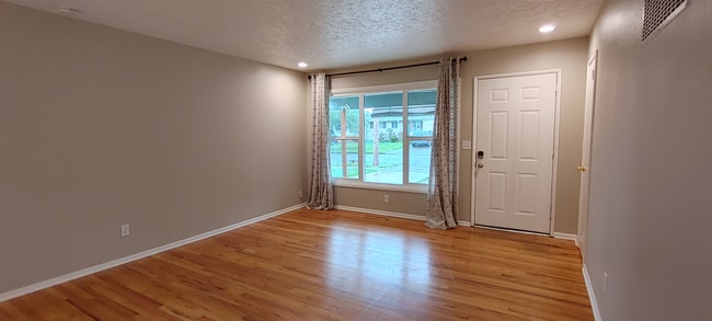 7008 SE 86th Ave in Portland, OR - Building Photo - Building Photo