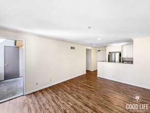8889 Caminito Plaza Centro in San Diego, CA - Building Photo - Building Photo