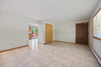 889 Jefferson Ave in Elgin, IL - Building Photo - Building Photo