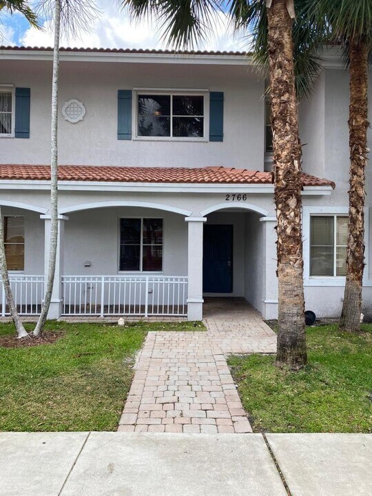 2766 SW 82nd Ave in Miramar, FL - Building Photo