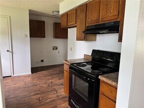2700 McMillan Dr in Springdale, AR - Foto de edificio - Building Photo