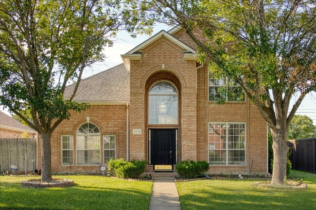 property at 2712 Summertree Dr