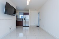 10540 NW 64th Terrace in Doral, FL - Foto de edificio - Building Photo