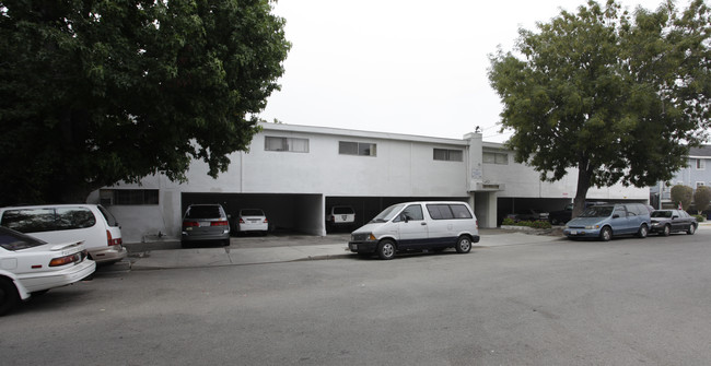 6641 Simpson Ave in North Hollywood, CA - Foto de edificio - Building Photo