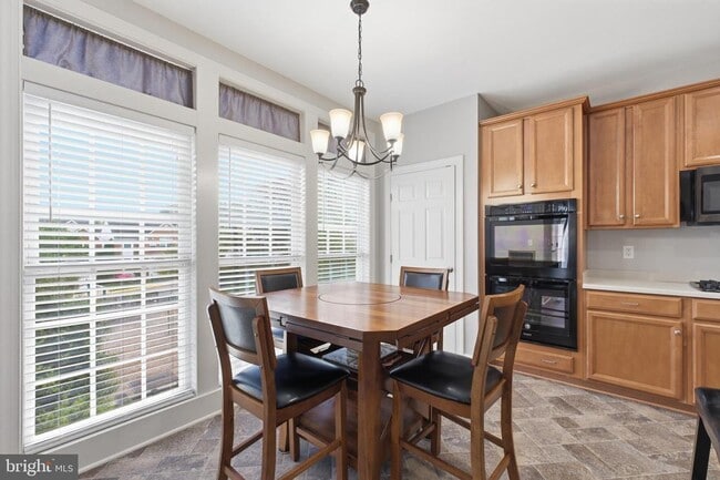 8439 Kirby Lionsdale Dr in Lorton, VA - Building Photo - Building Photo