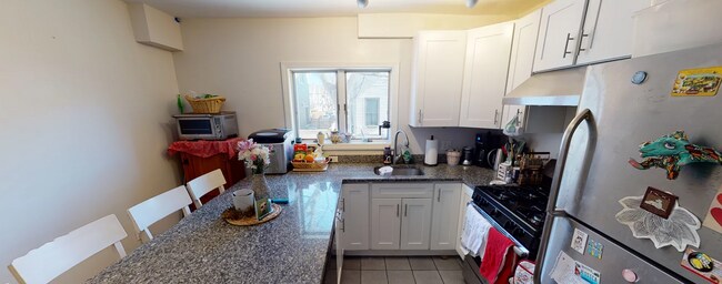 9 Arlington St, Unit 2 in Somerville, MA - Building Photo - Building Photo