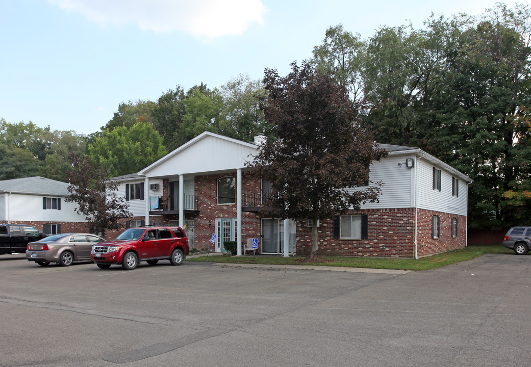 Maple Wood Apartments in Springville, NY - Foto de edificio