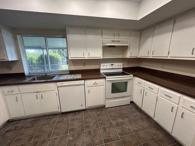 Freshly painted interior and new carpet in living room spacious home off Country Club Blvd in Cape Coral, FL - Building Photo - Building Photo