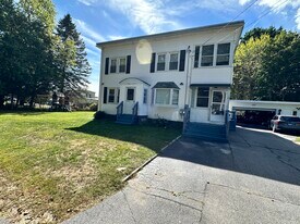 28 Miller Ave, Unit 2 in Biddeford, ME - Building Photo