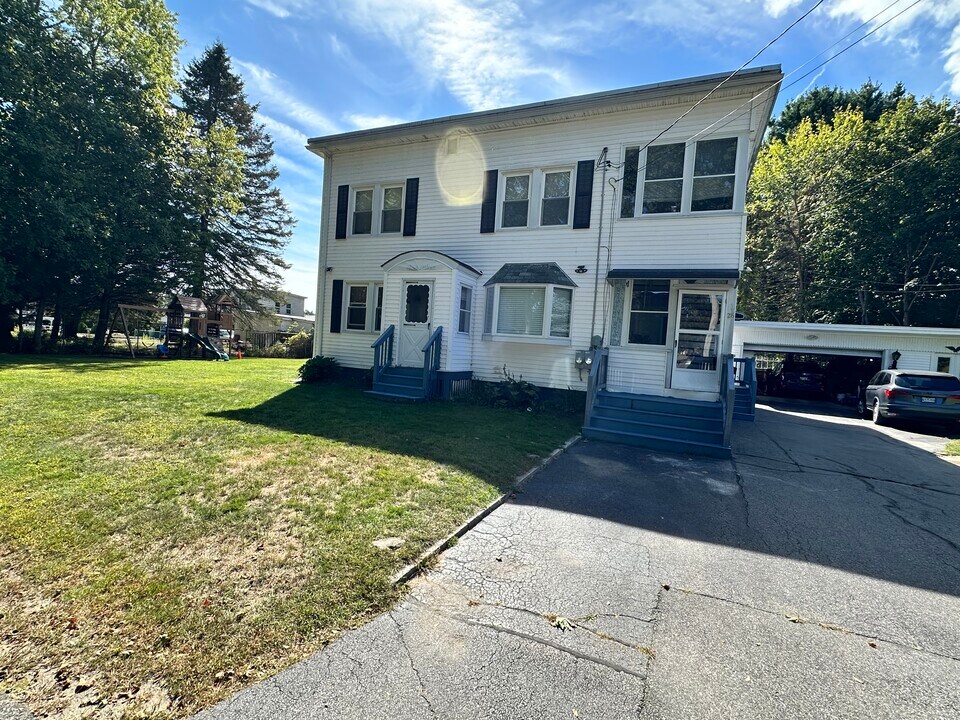28 Miller Ave, Unit 2 in Biddeford, ME - Foto de edificio