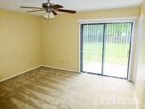 1805 Clover Ct in Middleburg, FL - Foto de edificio - Building Photo