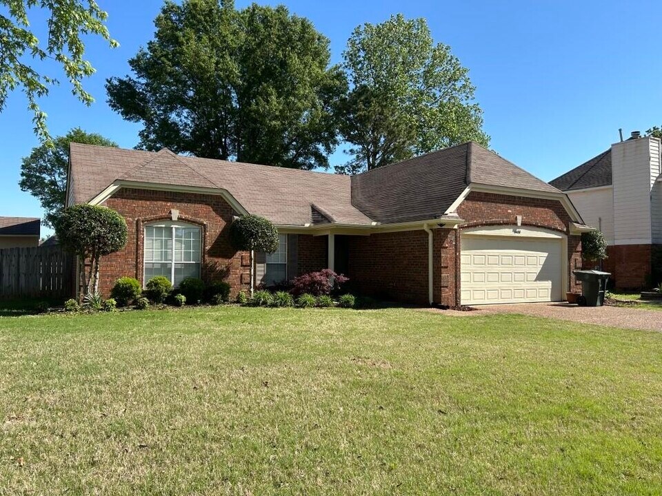 6688 Laurel Valley Dr in Bartlett, TN - Building Photo