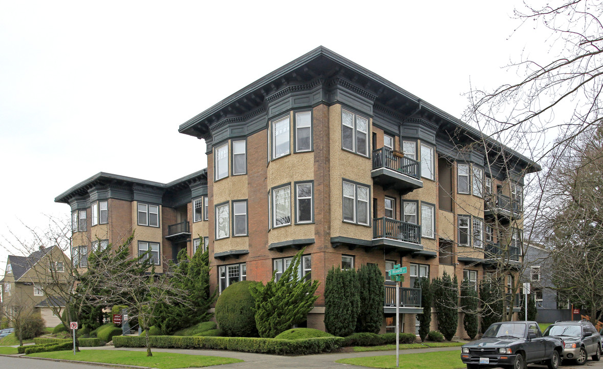 Hillcrest Apartments in Seattle, WA - Building Photo