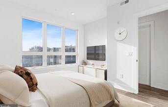 1721 Ridge Ave in Philadelphia, PA - Foto de edificio - Building Photo