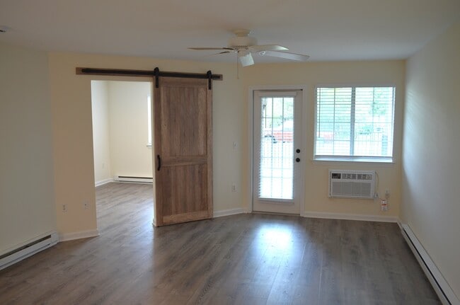 50 Myano Ln, Unit 4 in Stamford, CT - Building Photo - Building Photo