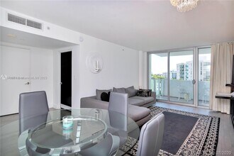 1100 West Ave, Unit 1427 in Miami Beach, FL - Building Photo - Building Photo