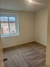 6320 Snow Beauty Wy in Hughson, CA - Building Photo - Building Photo