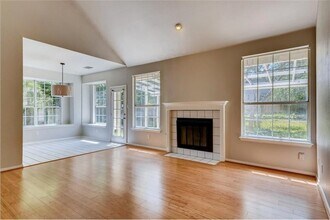 9132 Fainwood Ln in Austin, TX - Foto de edificio - Building Photo