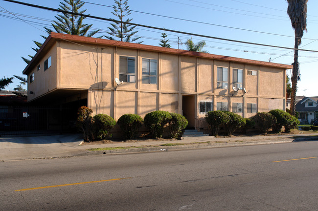 831 S Myrtle Ave in Inglewood, CA - Building Photo - Building Photo