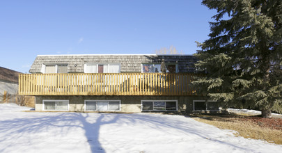 4244 40th Ave NW in Calgary, AB - Building Photo - Building Photo