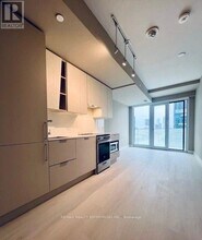 3900 Confederation Pkwy in Mississauga, ON - Building Photo - Building Photo