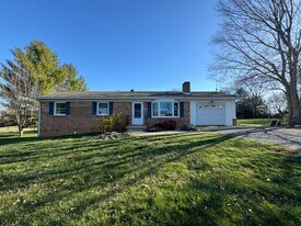 25 Bluestone Dr in Weyers Cave, VA - Building Photo