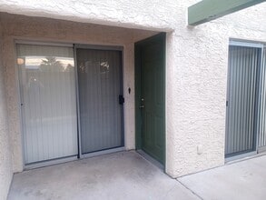 558 S Allred Dr in Tempe, AZ - Building Photo - Building Photo