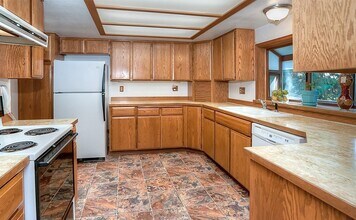 8015 172nd Ave NE in Redmond, WA - Foto de edificio - Building Photo