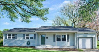 4908 Narragansett Ct in Virginia Beach, VA - Building Photo
