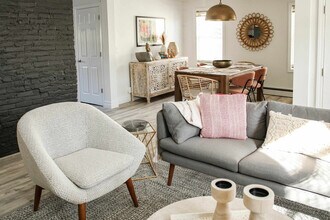 136 Main St in Warren, RI - Building Photo - Building Photo