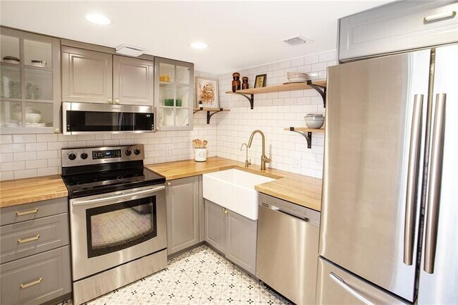 property at 2600 S Course Dr