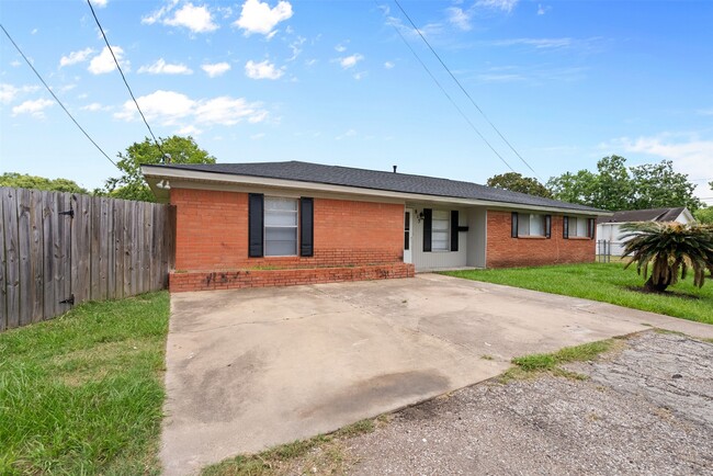 property at 815 Rugeley St