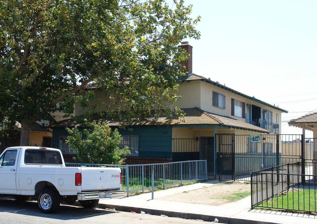 300 Cuesta Del Mar Dr in Oxnard, CA - Foto de edificio