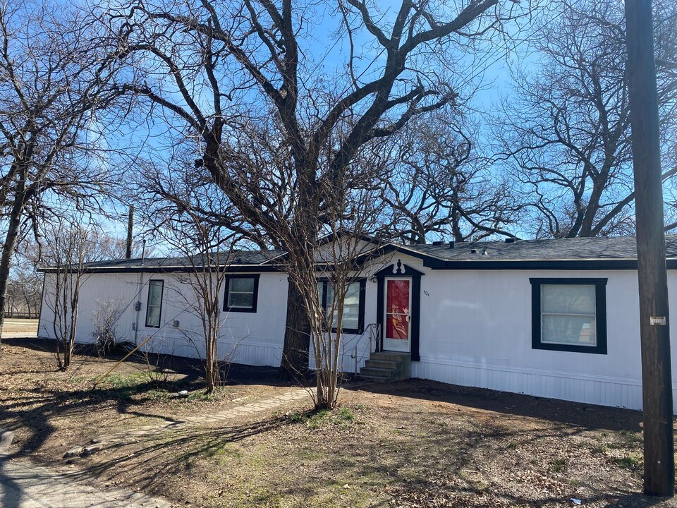 404 E Westhill Dr in Cleburne, TX - Building Photo