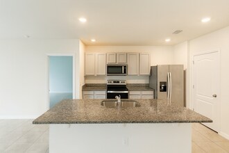 2154 Elio Ridge Dr in Zellwood, FL - Building Photo - Building Photo